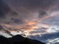Letztes abendliche Wolkenleuchten über dem Aschauer Kopf
